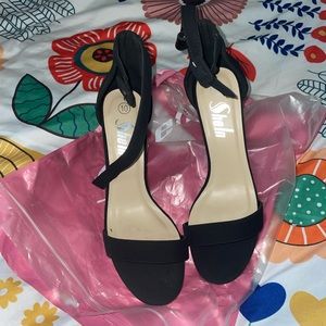 Square toe chunky heel